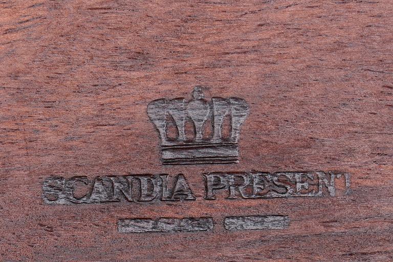 TRANCHERBRÄDOR, 2 stycken.