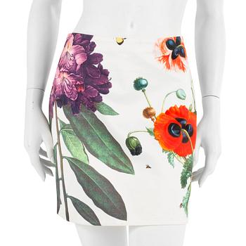 698. STELLA MCCARTNEY, a floral printed skirt, size 44.