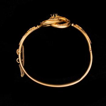 ARMBAND, 18K guld, pärlor. 1900-talets början. Vikt 8,7 g.