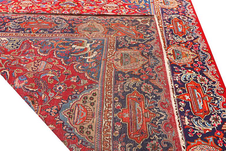 A Kashan carpet, a. 376 x 298 cm.