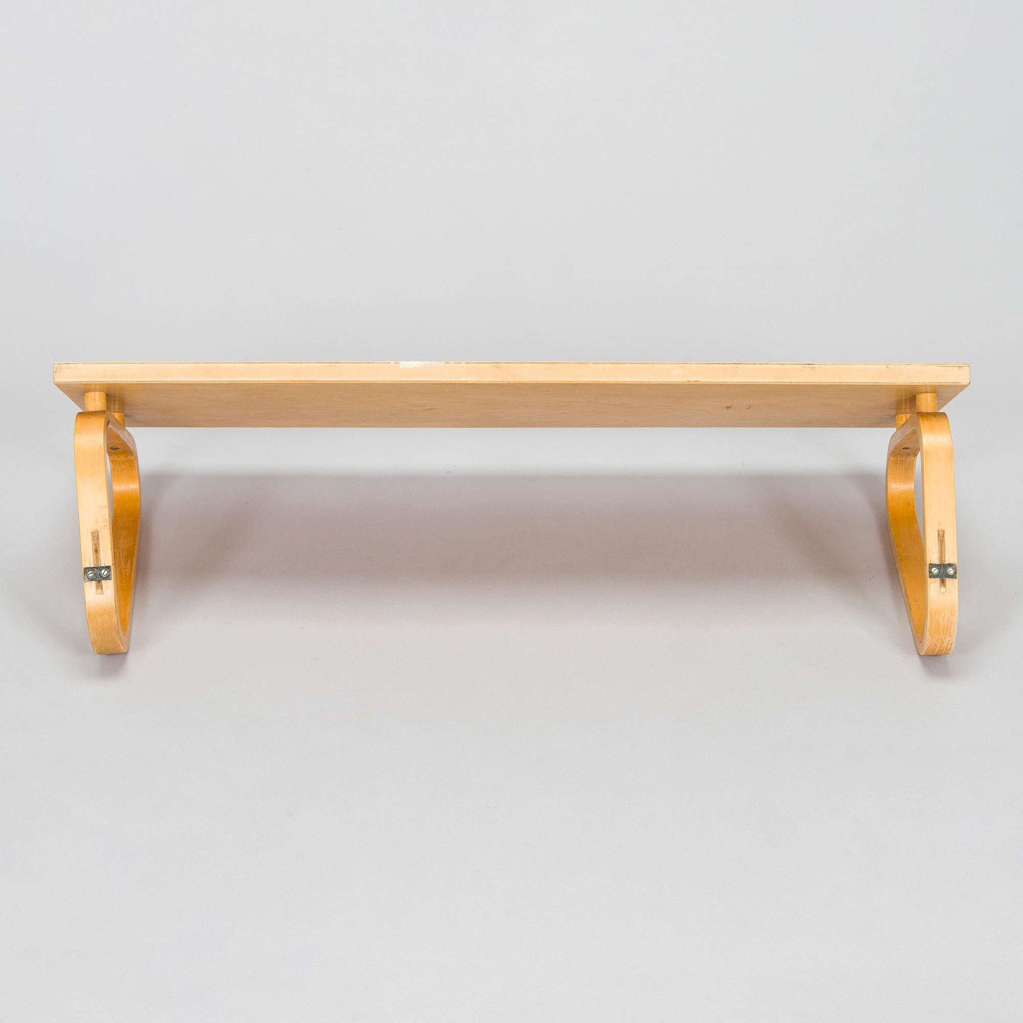 Alvar Aalto, seinähylly, malli 112, O.Y. Huonekalu- ja Rakennustyötehdas A.B. 1930/1940-luku.