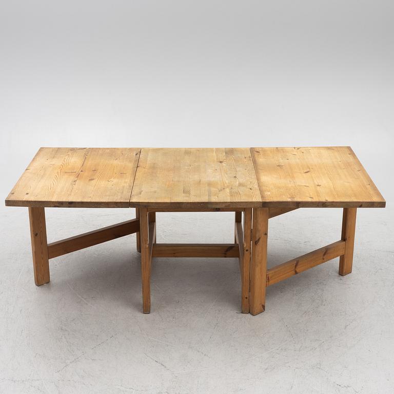 A pine gate-leg table, 1970's/80's.