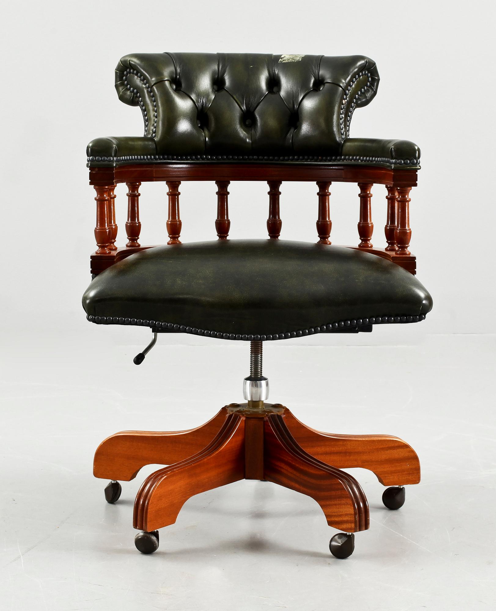 SKRIVBORDSSTOL, engelsk stil, 1900-talets andra hälft.