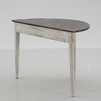 HALVMÅNEBORD, 18/1900-tal.