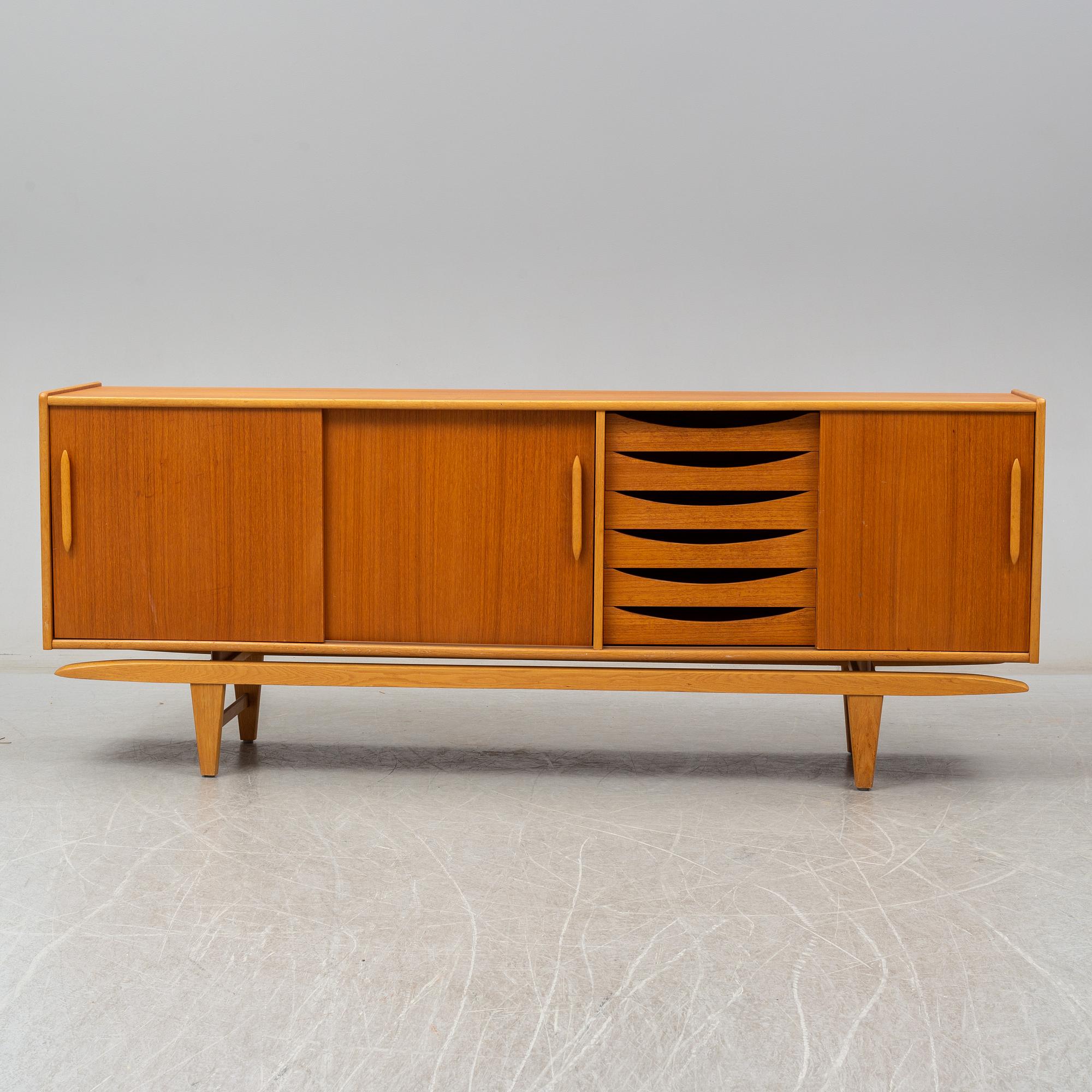 SIDEBOARD, Ajfa, Tibro, 1900-talets andra hälft.