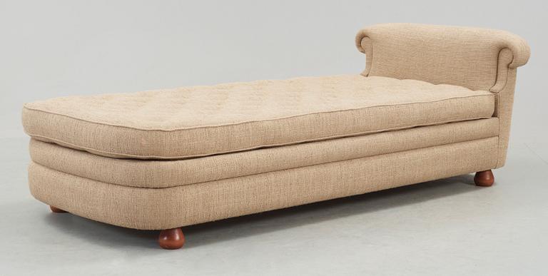 A Josef Frank couch, Svenskt Tenn, model 775.