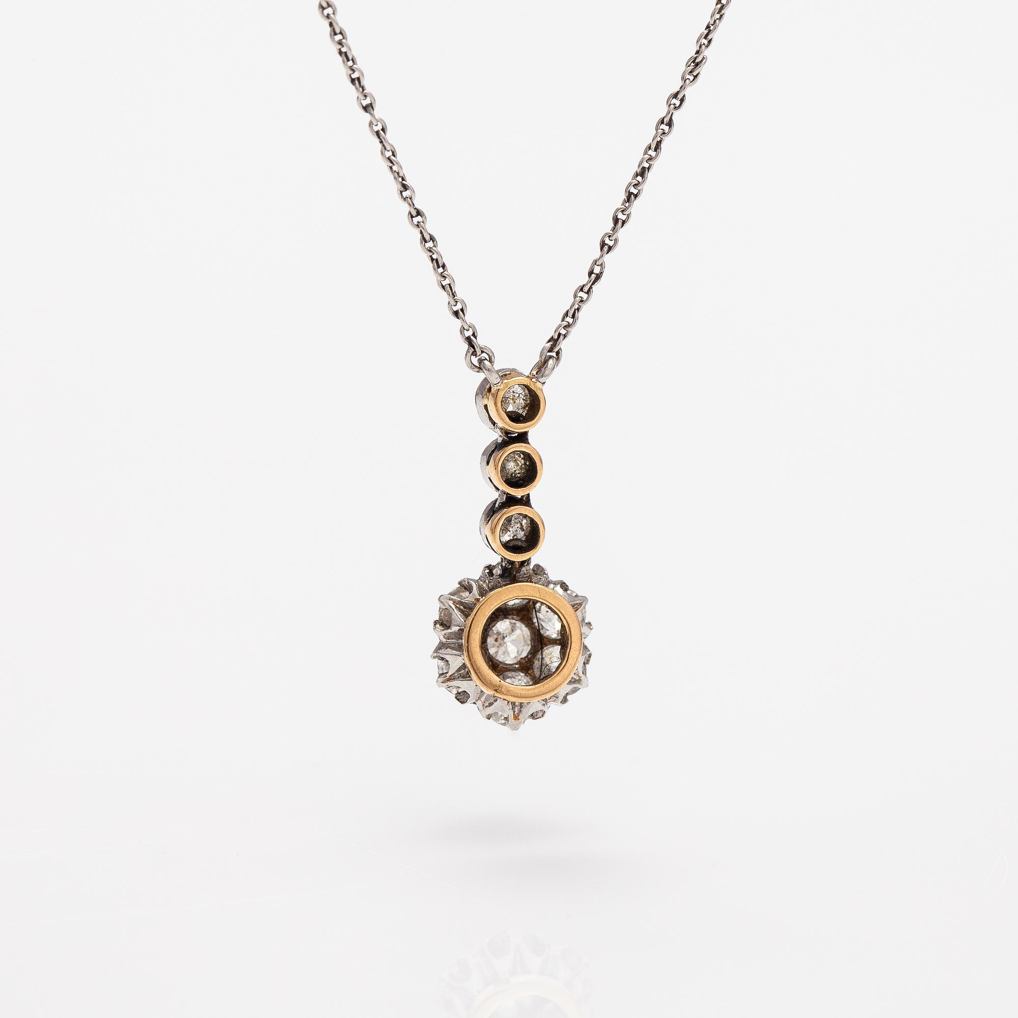 Halsband, 14-18K vitguld och platina, diamanter ca 0.80 ct tot.