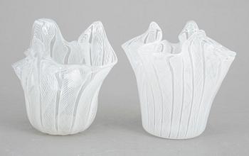 SKÅLAR, 2 st, glas, s k näsduksskålar, sannolikt Venini, Murano, Italien, 1900-talets mitt.