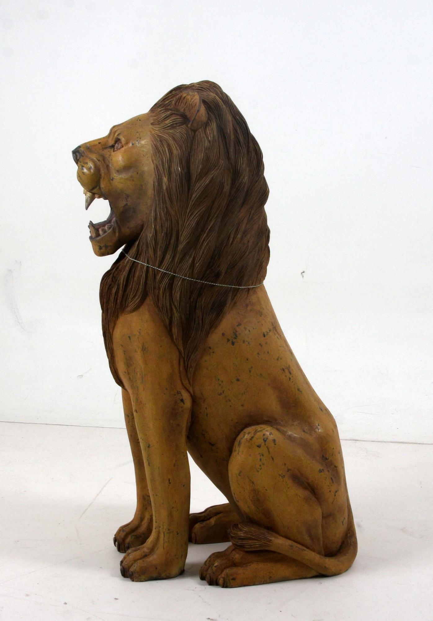 SKULPTUR, trä med kredering.