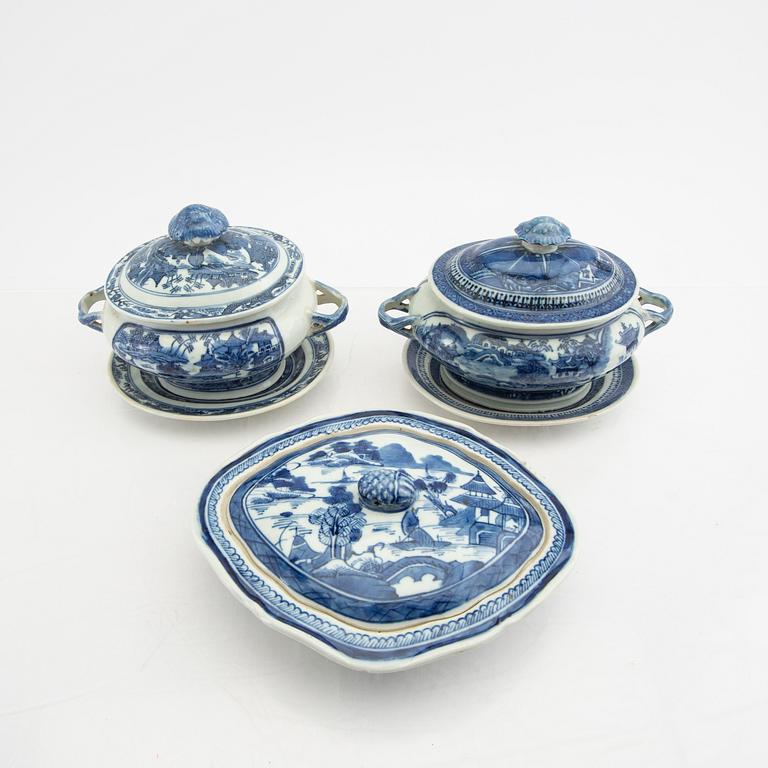 A set of two different Chinese porcelain tureens around 1800 later tureen included.