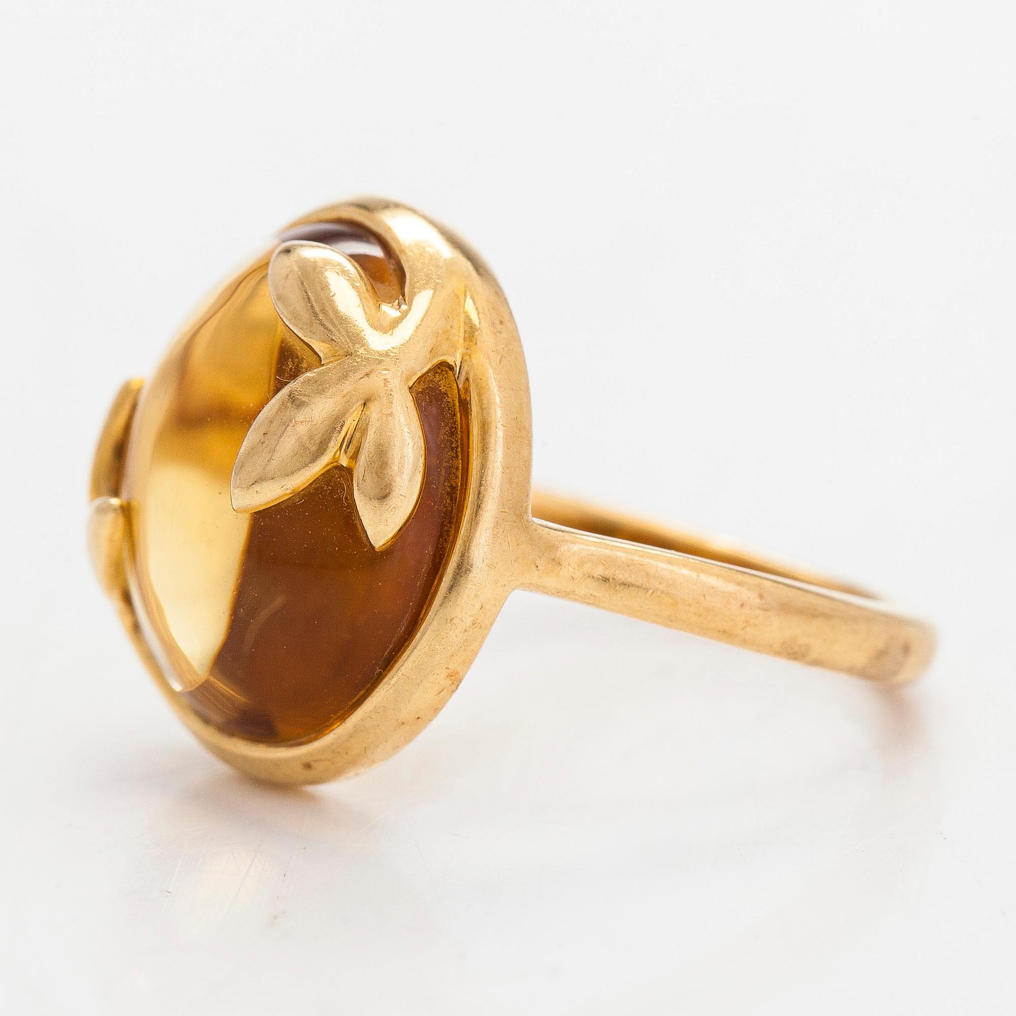 Tiffany & Co, Paloma Picasso, an 18K gold ring, with a cabochon-cut citrine.
