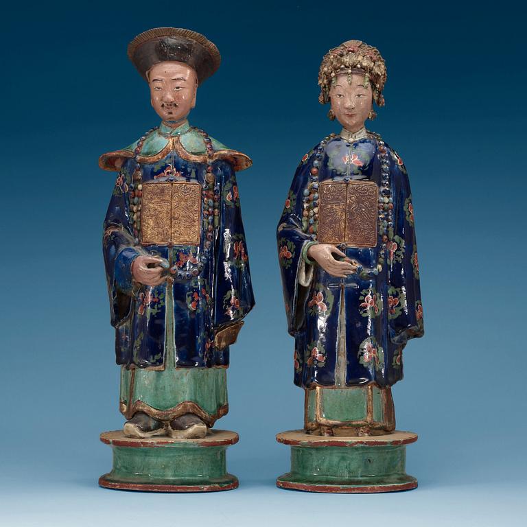 FIGURINER, ett par, keramik. Qing dynastin.