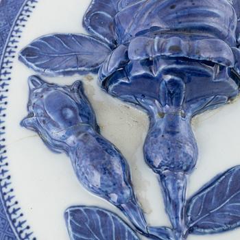 A blue and white oval tureen with cover and stand, Qing dynasty, circa 1800.