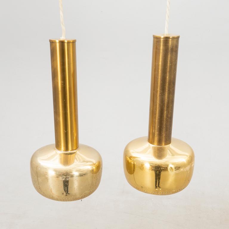 Wilhelm Lauritzen, taklampor ett par "Guldpendel" för Louis Poulsen Danmark 1900-talets mitt/andra hälft.