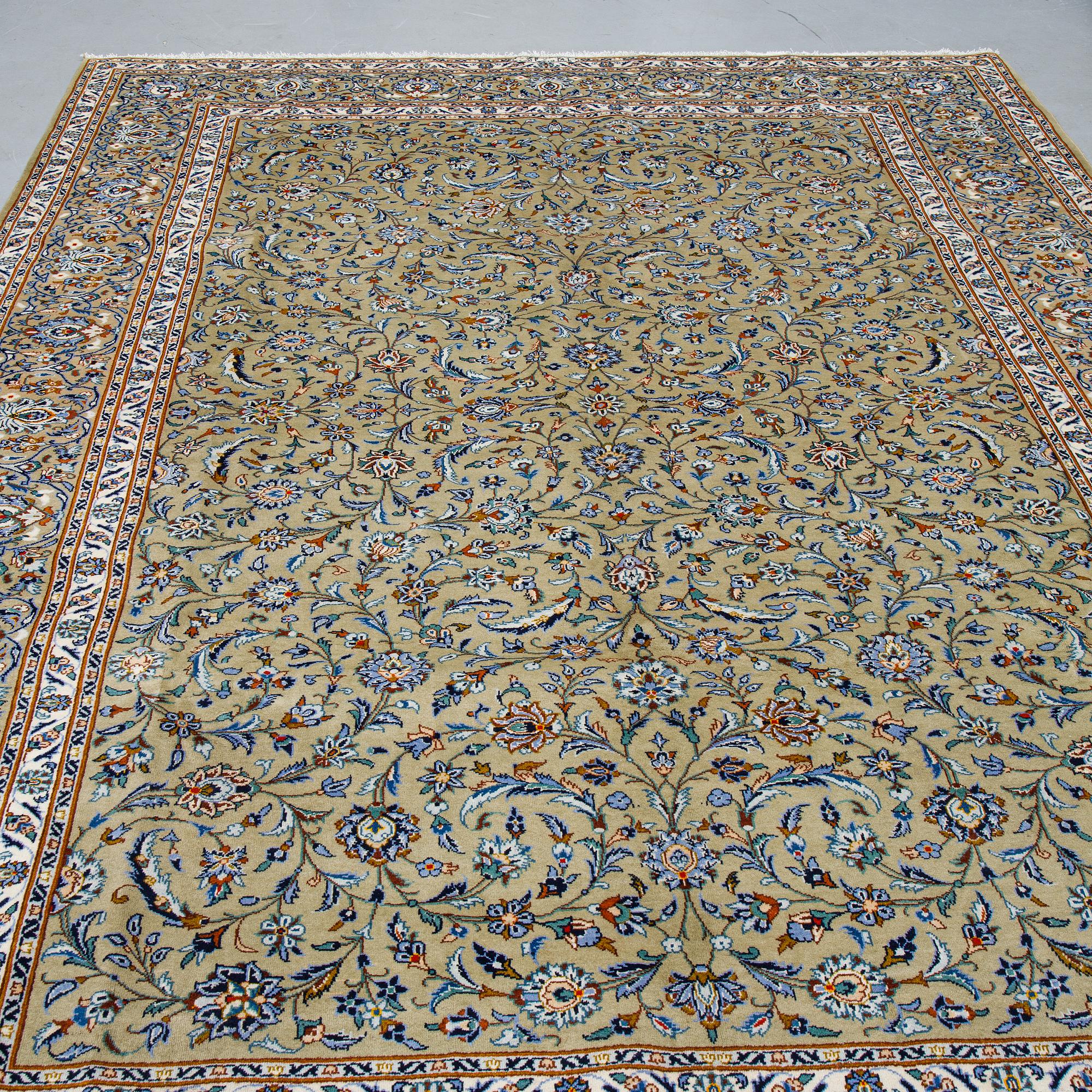 A carpet, Kashan signed, Janghair, ca 363 x 260 cm.