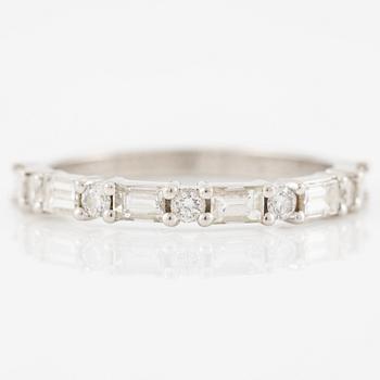 Ring platina med baguette- och runda briljantslipade diamanter, Emma Engelbert.