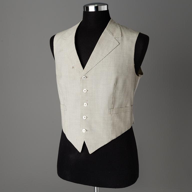 Five pieces of clothing owned by Kar de Mumma, second half of the 20th Century.