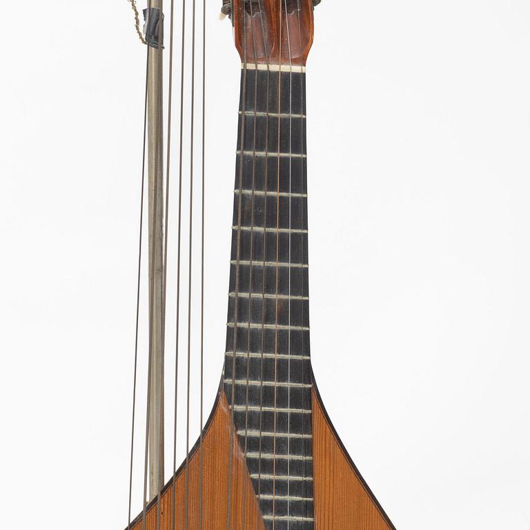 12-strängad luta, Alfred Brock, Stockholm, 1920.