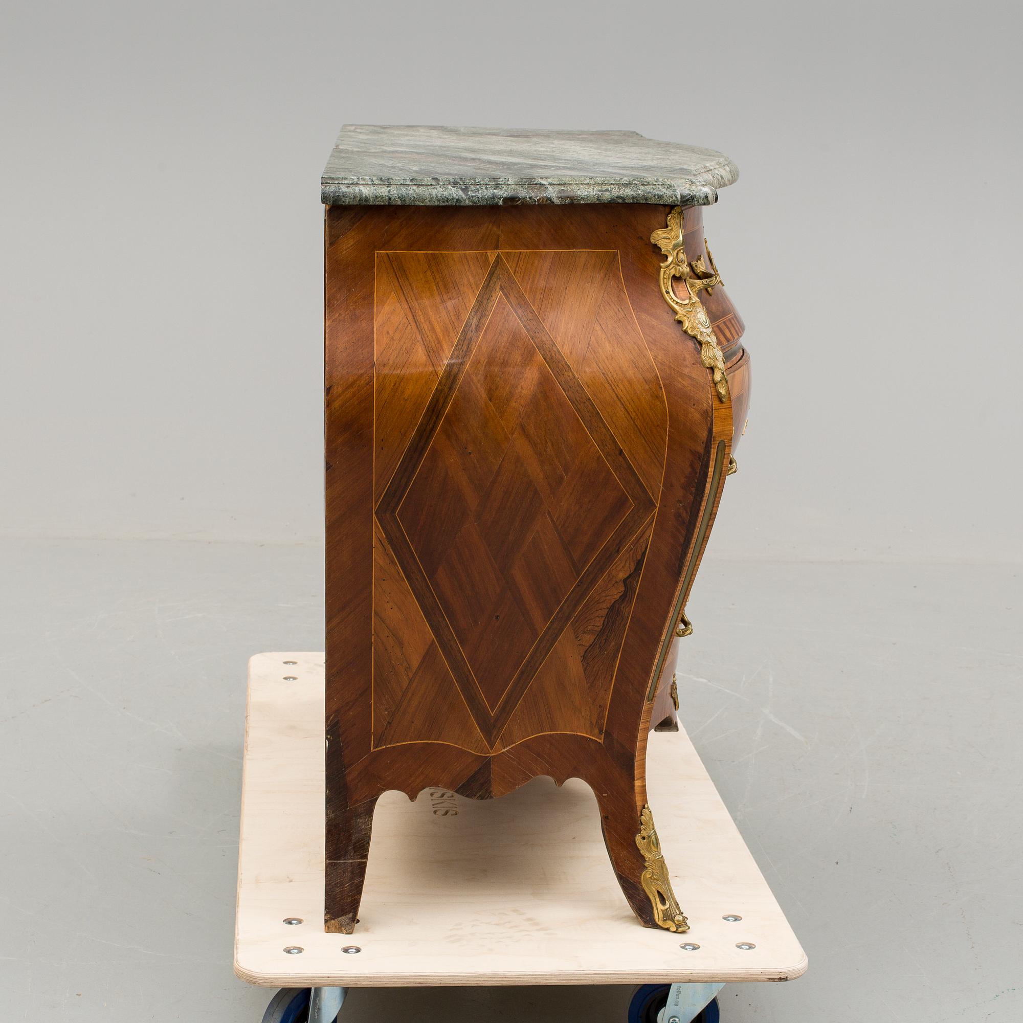 BYRÅ, rokoko, delvis 1700-tal.