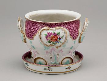 YTTERFODER MED FAT, porslin, Meissen-stil, 1900-talets första hälft.