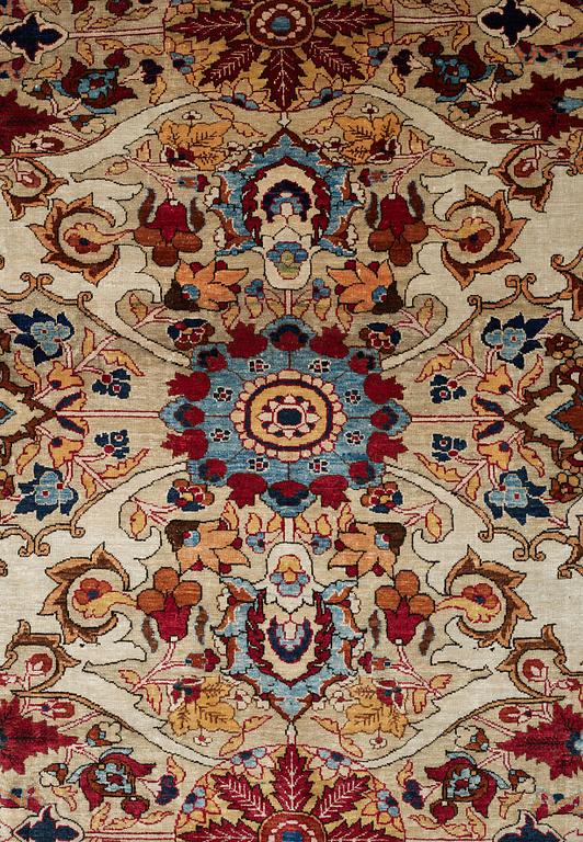 MATTO, an antique silk Feraghan/Kashan probably, ca 215,5 x 144,5 cm.