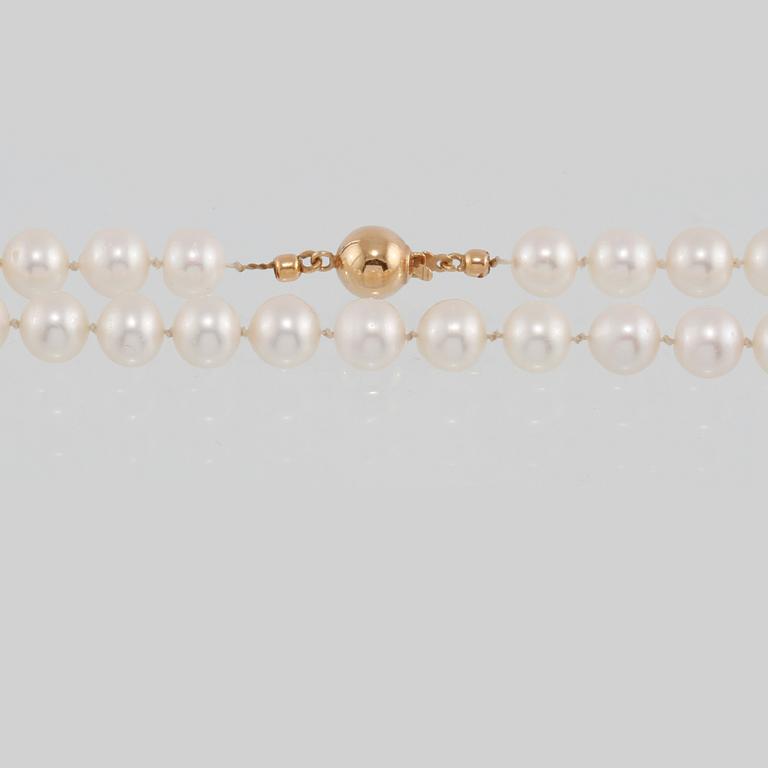 HALSBAND, odlade pärlor med lås i 18K guld.
