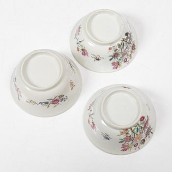 Koppar med fat, 8 st, porslin, Kina, Qianlong (1736-95).