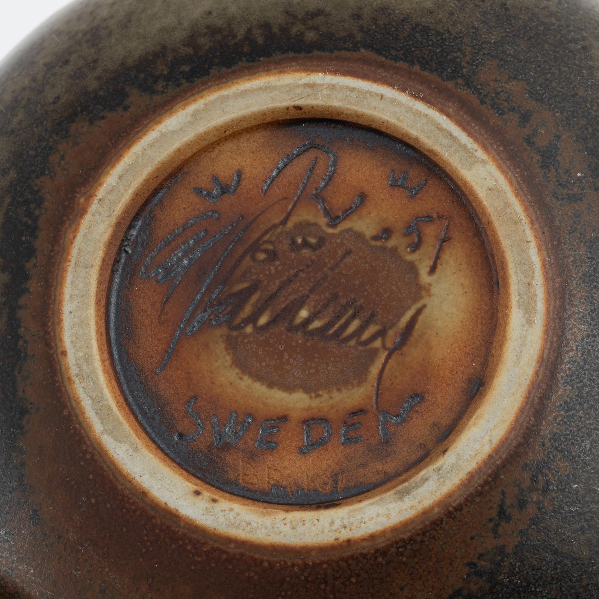 Carl-Harry Stålhane, a stoneware bowl and ash tray, Rörstrand, signed and dated 1956-57.
