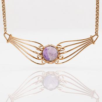 A 14K gold necklace, with an amethyst. Auran Kultaseppä, Turku.