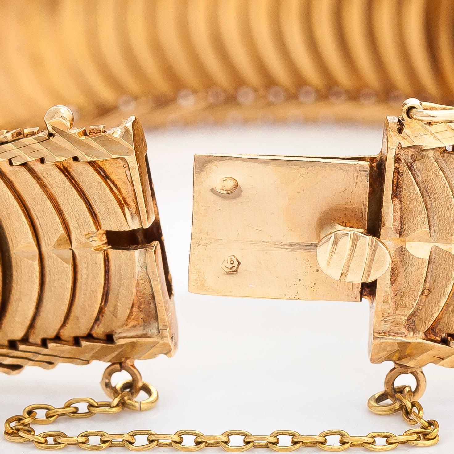 A ca. 17K gold bracelet. Foreign hallmarks.