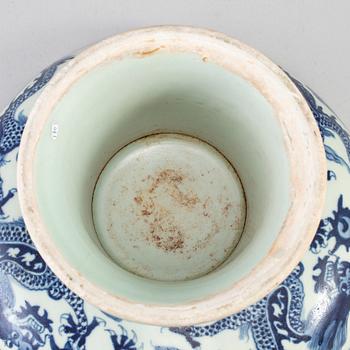 A large Chinese blue and white footed dish, 20th century.