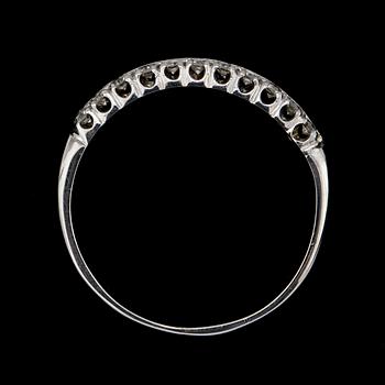RING, 18k vitguld med 22 briljantslipade diamanter, tot ca 0.50 ct. Vikt 4 g.