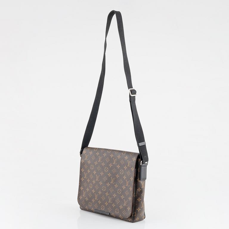 Louis Vuitton, a monogram canvas 'Beaubourg' cross body bag, 2016.