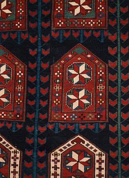 ANTIQUE/SEMI-ANTIQUE SHIRVAN probably. 191,5 125 cm.
