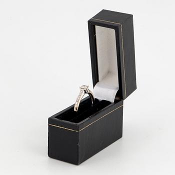 Brilliant-cut diamond ring.