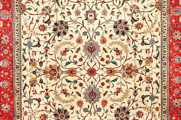 A Mahal carpet, c. 493 x 300 cm.