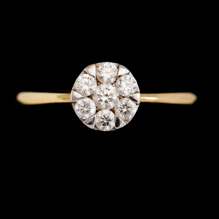 RING, 18K guld och vitguld, briljantslipade diamanter. Vikt ca 3 g.