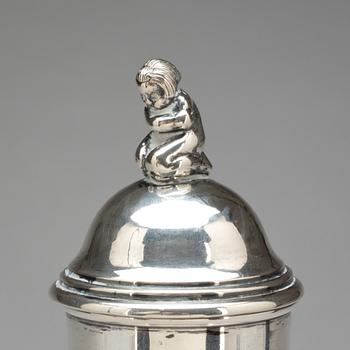 SHAKER, silver, Cort Hannibal, Köpenhamn, 1931. Vikt tot ca 315g.