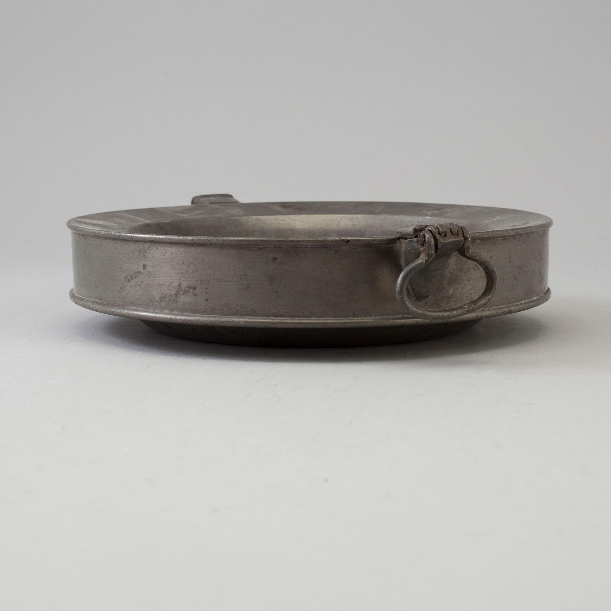 VÄRMETALLRIK, tenn, 1800-tal.