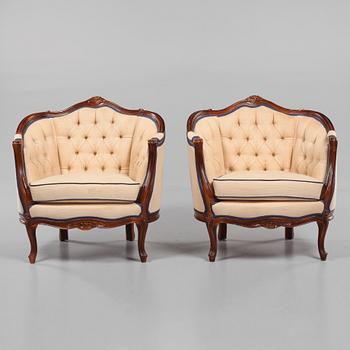 FÅTÖLJER, ett par, rokokostil, omkring 1900-talets mitt.