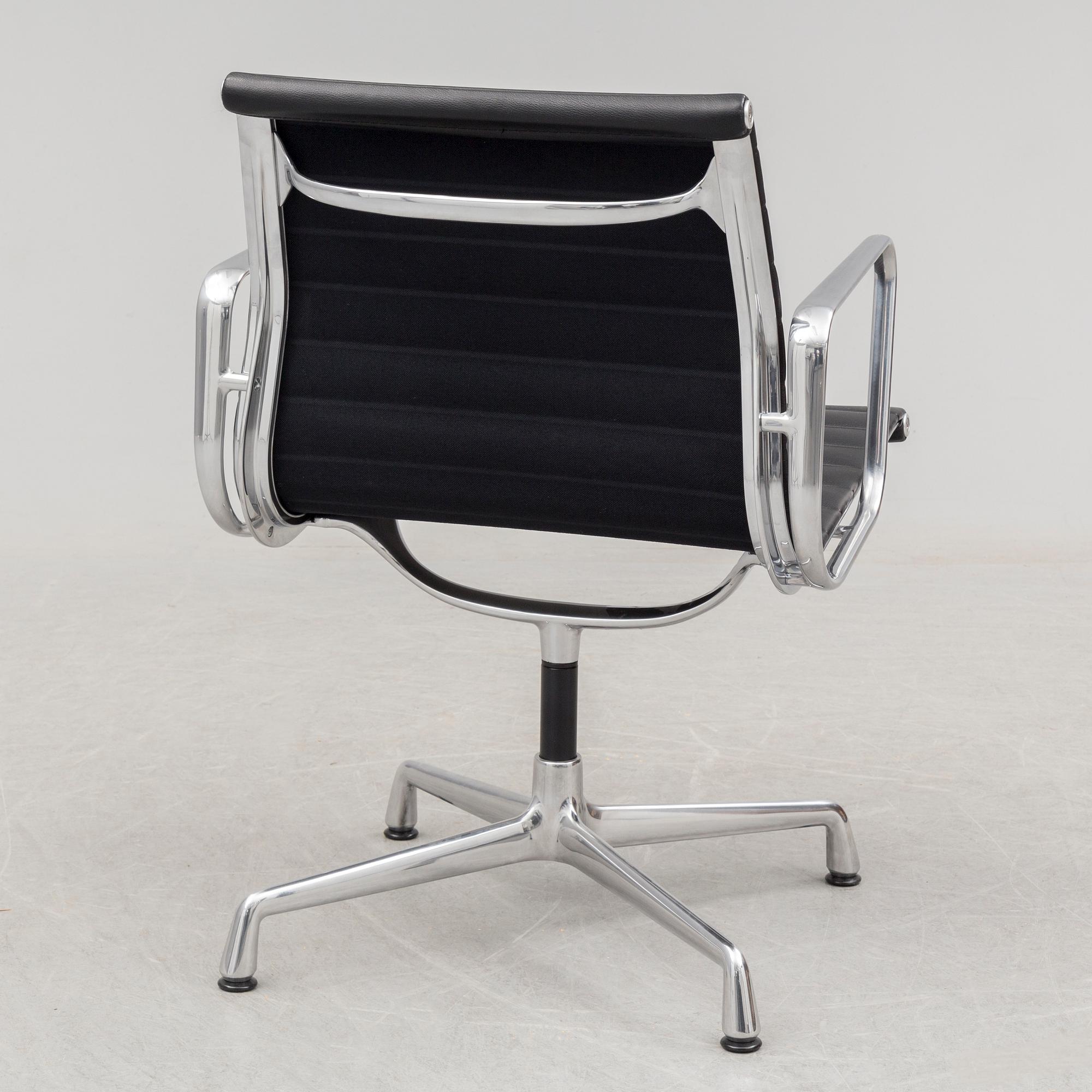 CHARLES & RAY EAMES, skrivbordsstol, "Aluminium Chair EA 104", Vitra, omkring 2015.