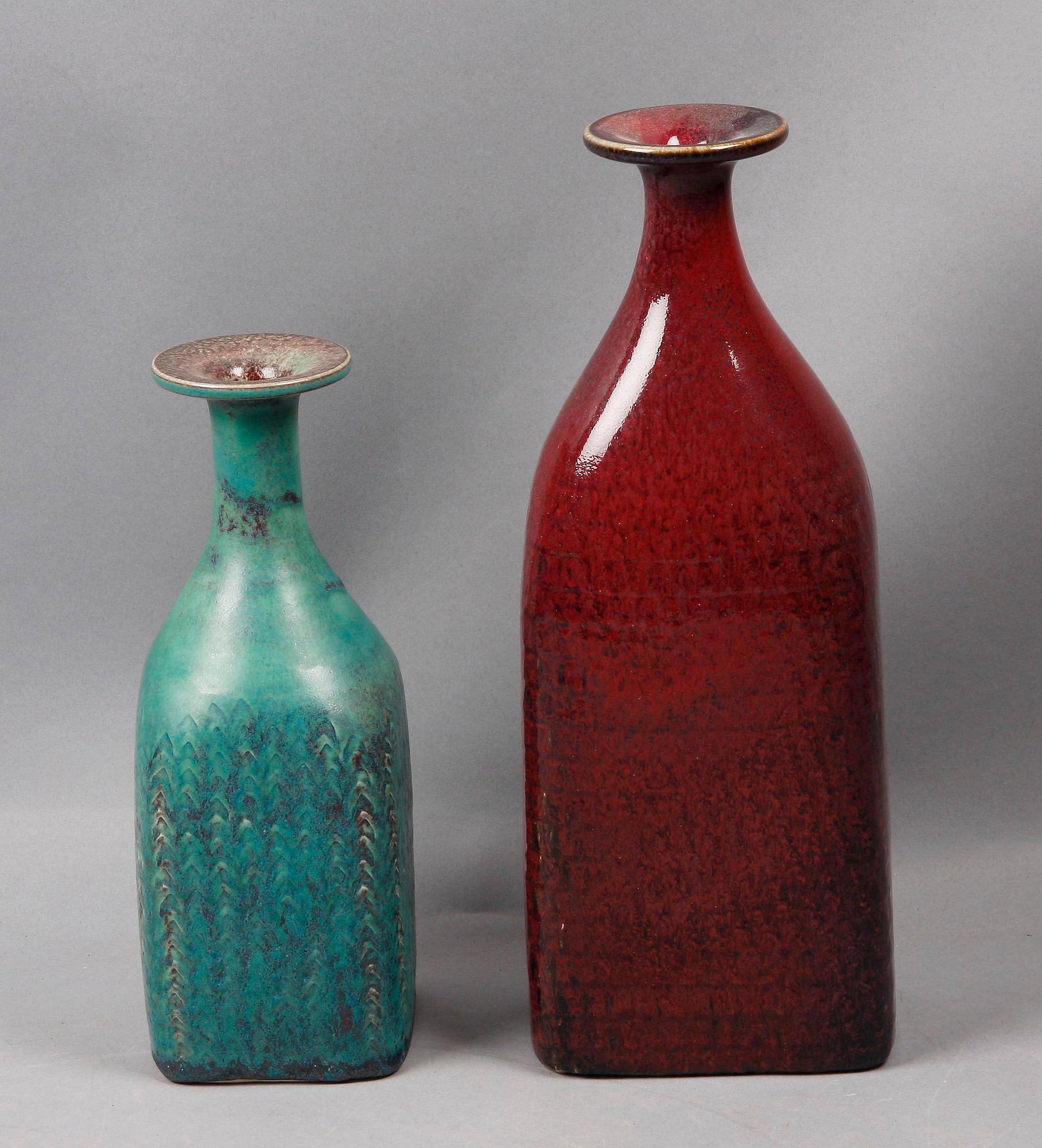 VASER, 2 st, stengods, Stig Lindberg, Gustavsberg Studio, 1968 resp 1971.