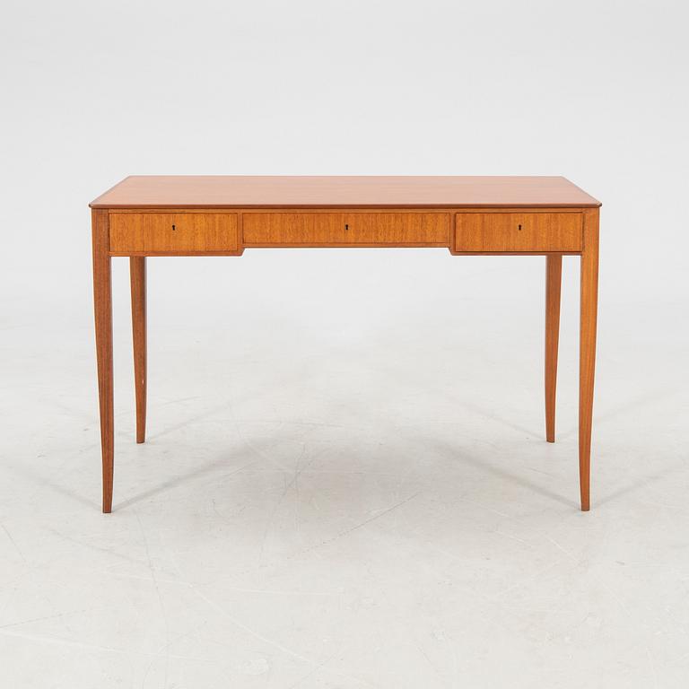 Carl Malmsten, skrivbord "Nya Guldheden" Åfors möbelfabrik 1900-talets andra hälft.