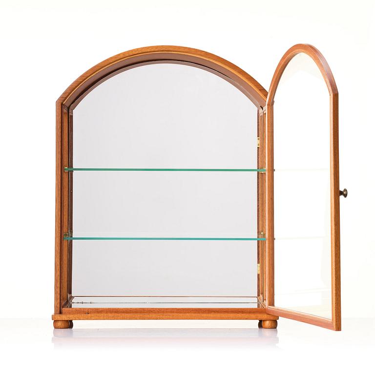 Josef Frank, a display cabinet model B 2070, Firma Svenskt Tenn, pre 1985.