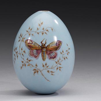 A Russian porcelain egg, Imperial Porcelain manufactory, St Petersburg, ca 1890.