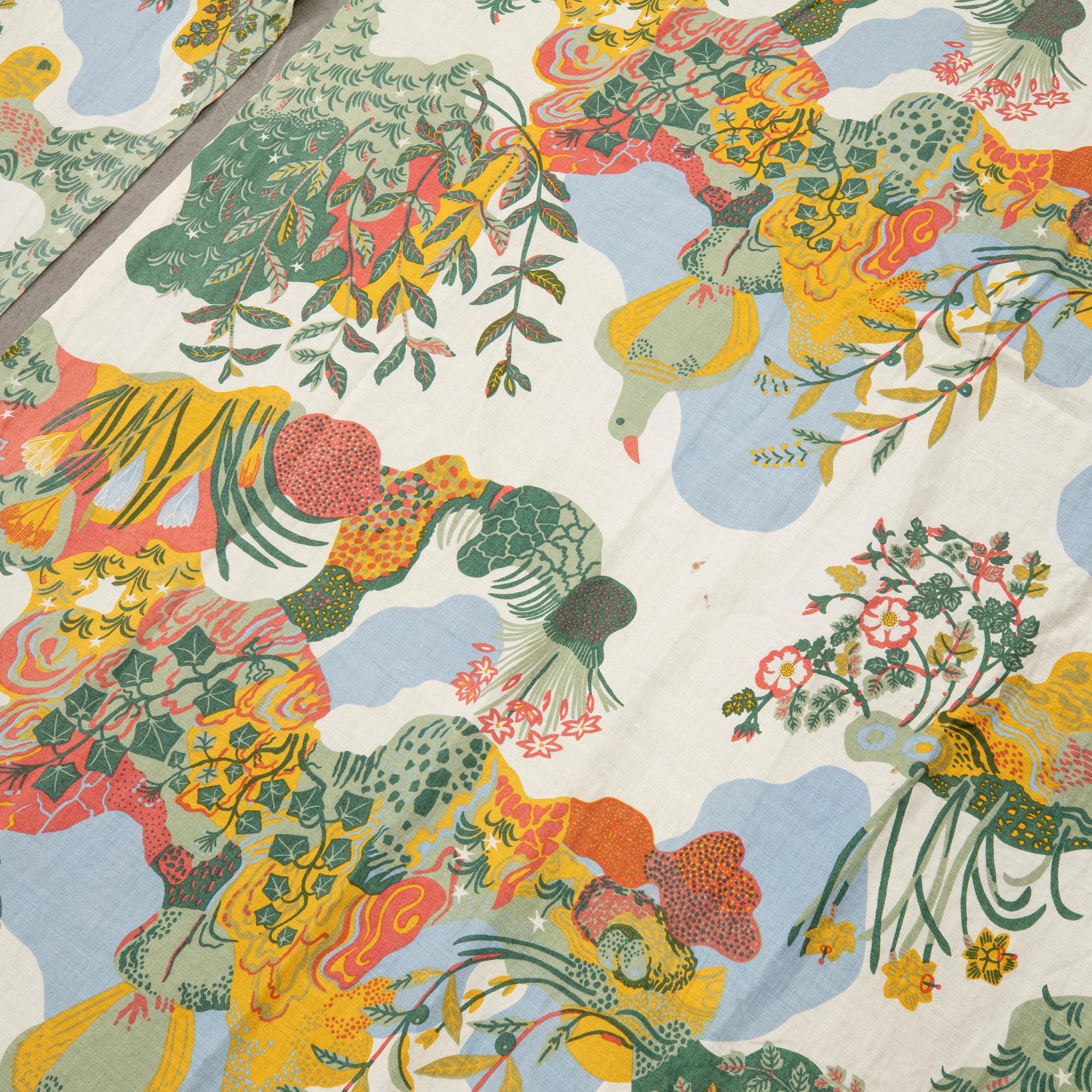 Josef Frank,  Gardin två längder "Anakreon" för Firma Svenskt tenn linne ca 255x113 cm vardera.