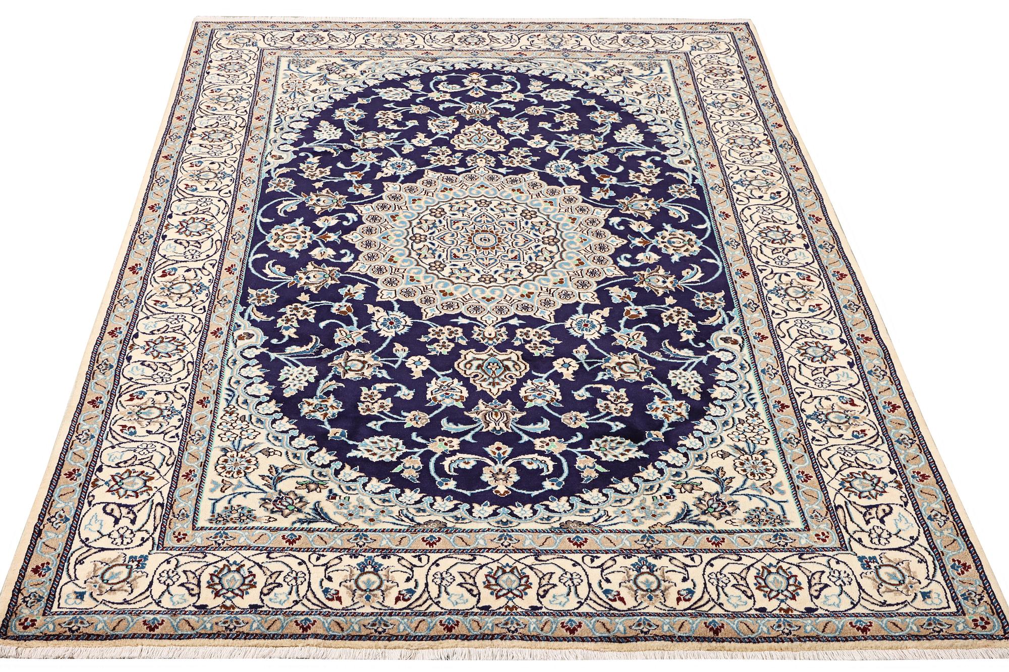Matta, Nain, 9 LA, part silk, ca 297 x 194 cm.