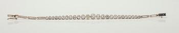 ARMBAND, 18K guld, 25 st diamanter tot. ca 4 ct. Vikt 21,2 g.