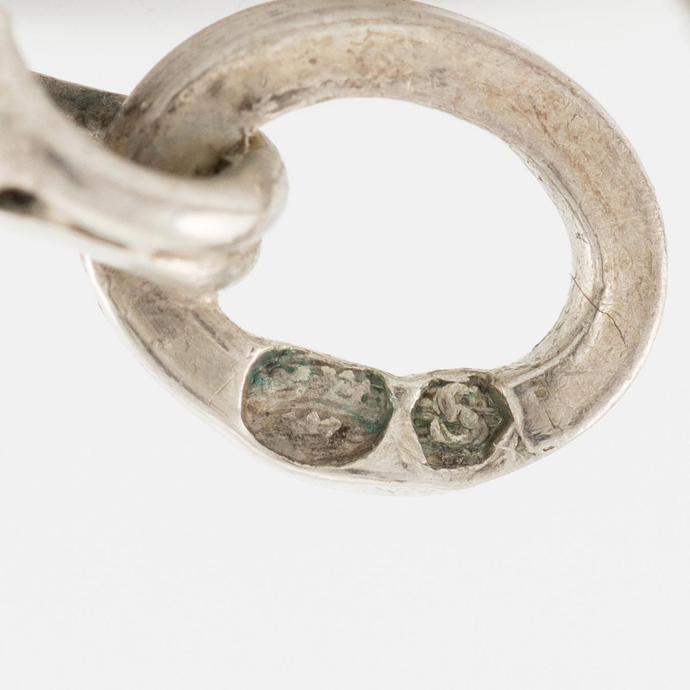 Necklace, graduated Bismarck link, silver.