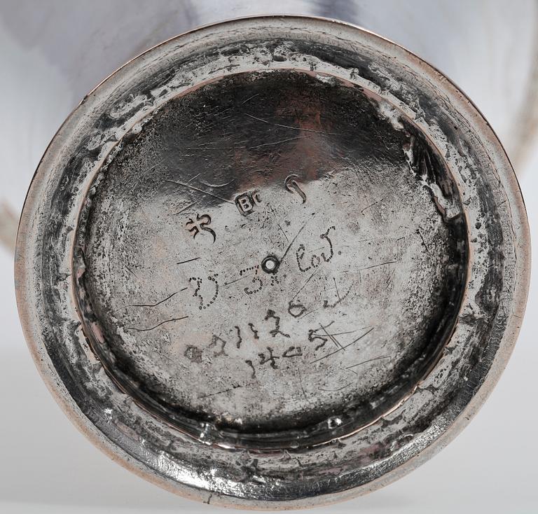 BÄGARE, silver, Bengt Collin, verksam 1699-1755 i Uppsala. Vikt ca 350 gram.